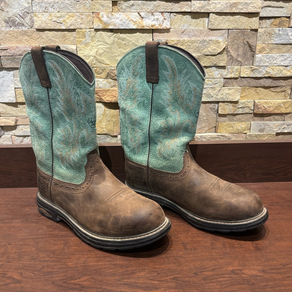 Women’s Size 11 Ariat Composite Toe Waterproof Work Boot. NWOT!